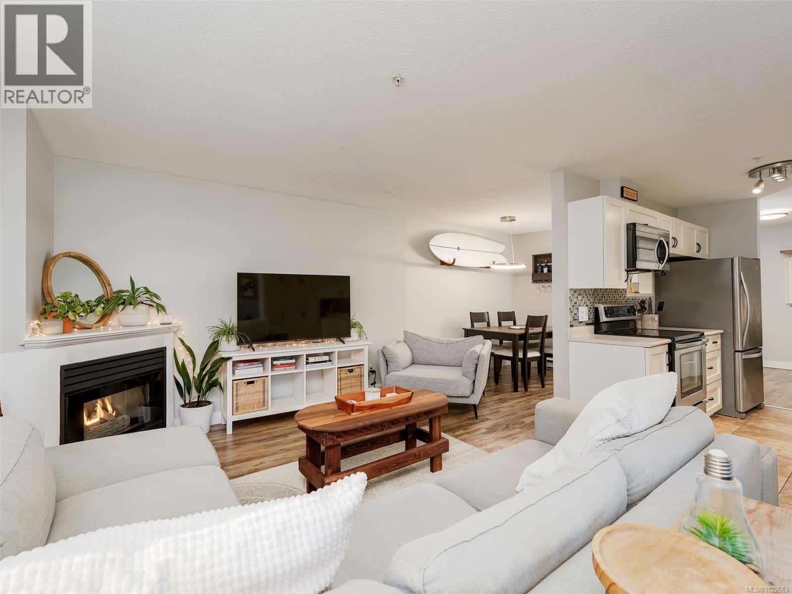 106 873 Esquimalt Rd — Esquimalt, British Columbia - Photo 4 of 44