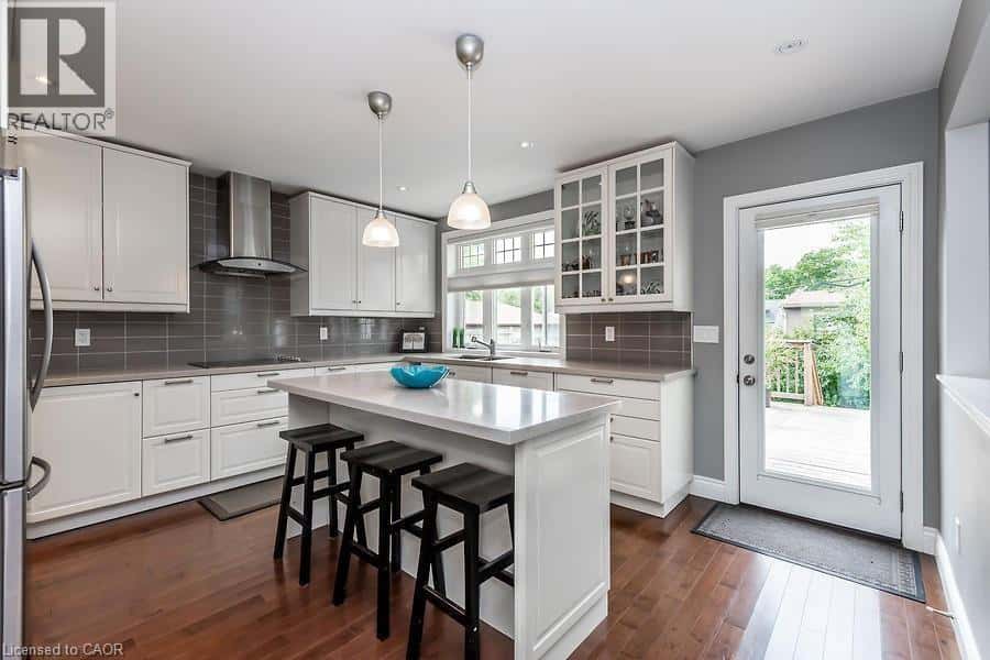 541 SANDMERE Place — Oakville, Ontario - Photo 2 of 22