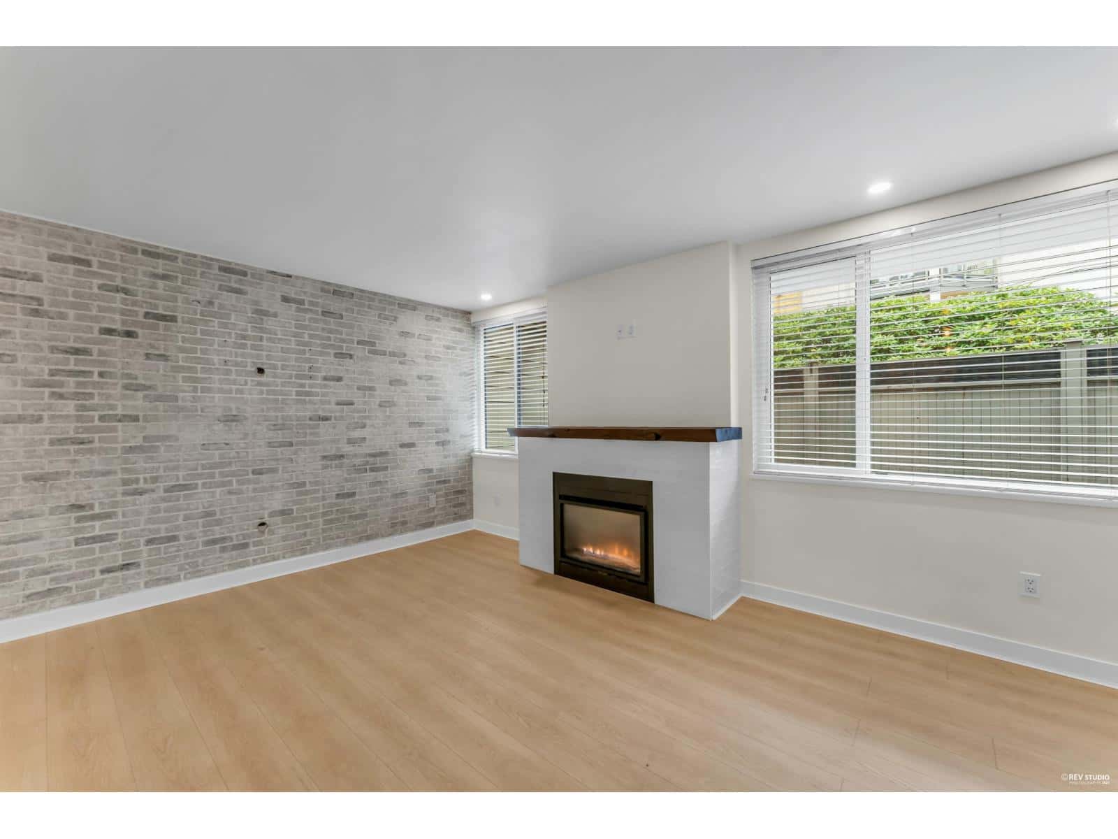 110 15282 19 AVENUE — Surrey, British Columbia - Photo 2 of 32