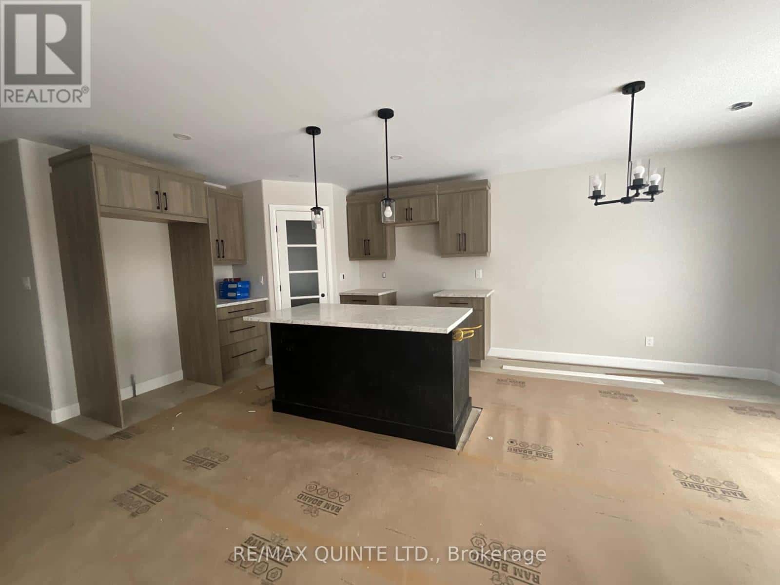 87 HASTINGS PARK DRIVE — Belleville (Belleville Ward), Ontario - Photo 3 of 18