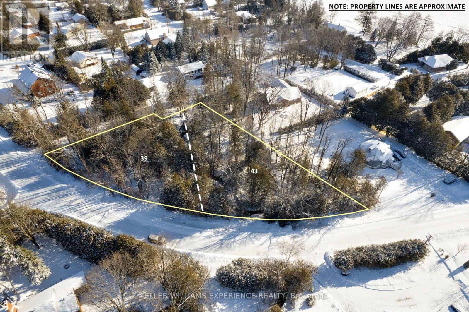 39 & 43 CAMPBELL AVENUE — Oro-Medonte (Hawkestone), Ontario - Photo 2 of 9