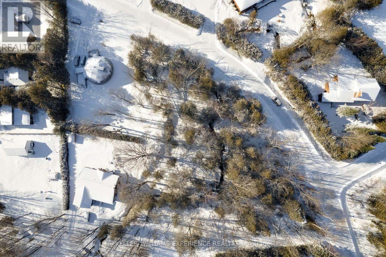 39 & 43 CAMPBELL AVENUE — Oro-Medonte (Hawkestone), Ontario - Photo 3 of 9