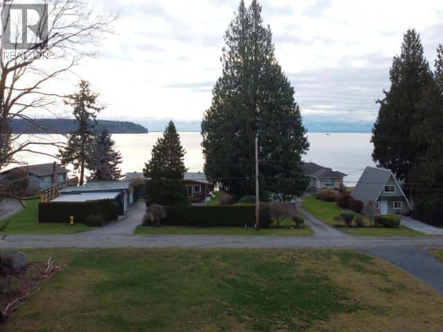 6900 KLAHANIE DRIVE — Powell River, British Columbia - Photo 2 of 6