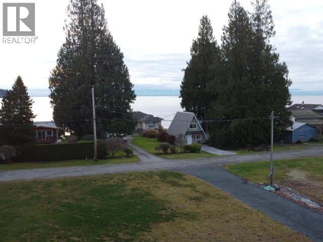 6900 KLAHANIE DRIVE — Powell River, British Columbia - Photo 4 of 6