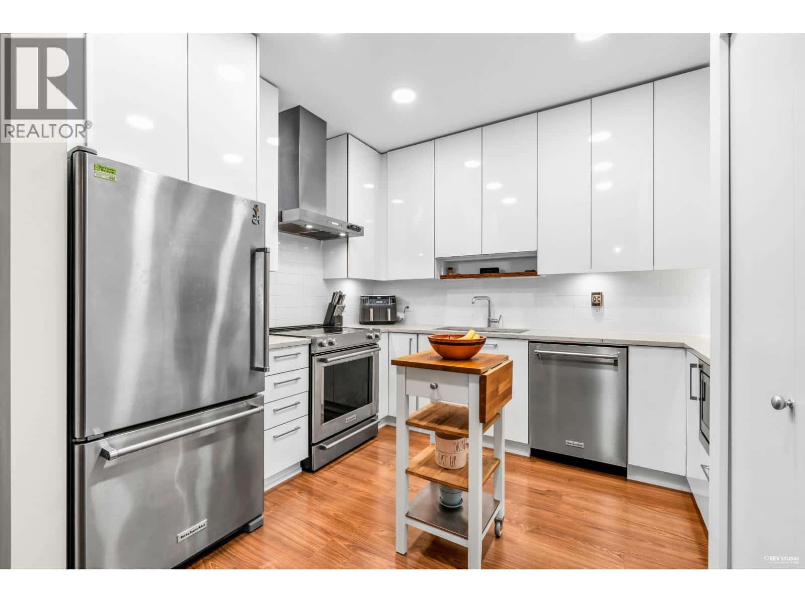 201 5460 BROADWAY — Burnaby, British Columbia - Photo 3 of 27