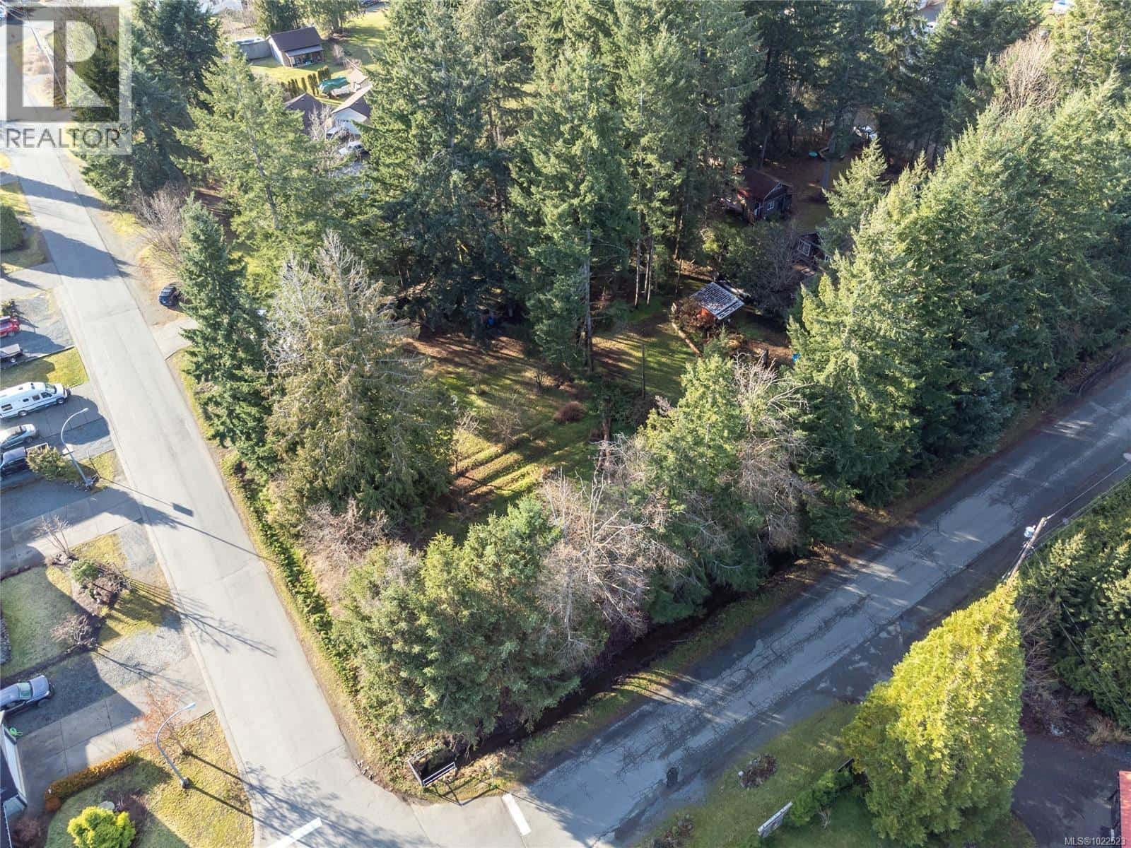 3352 Mill St — Cumberland, British Columbia - Photo 5 of 15