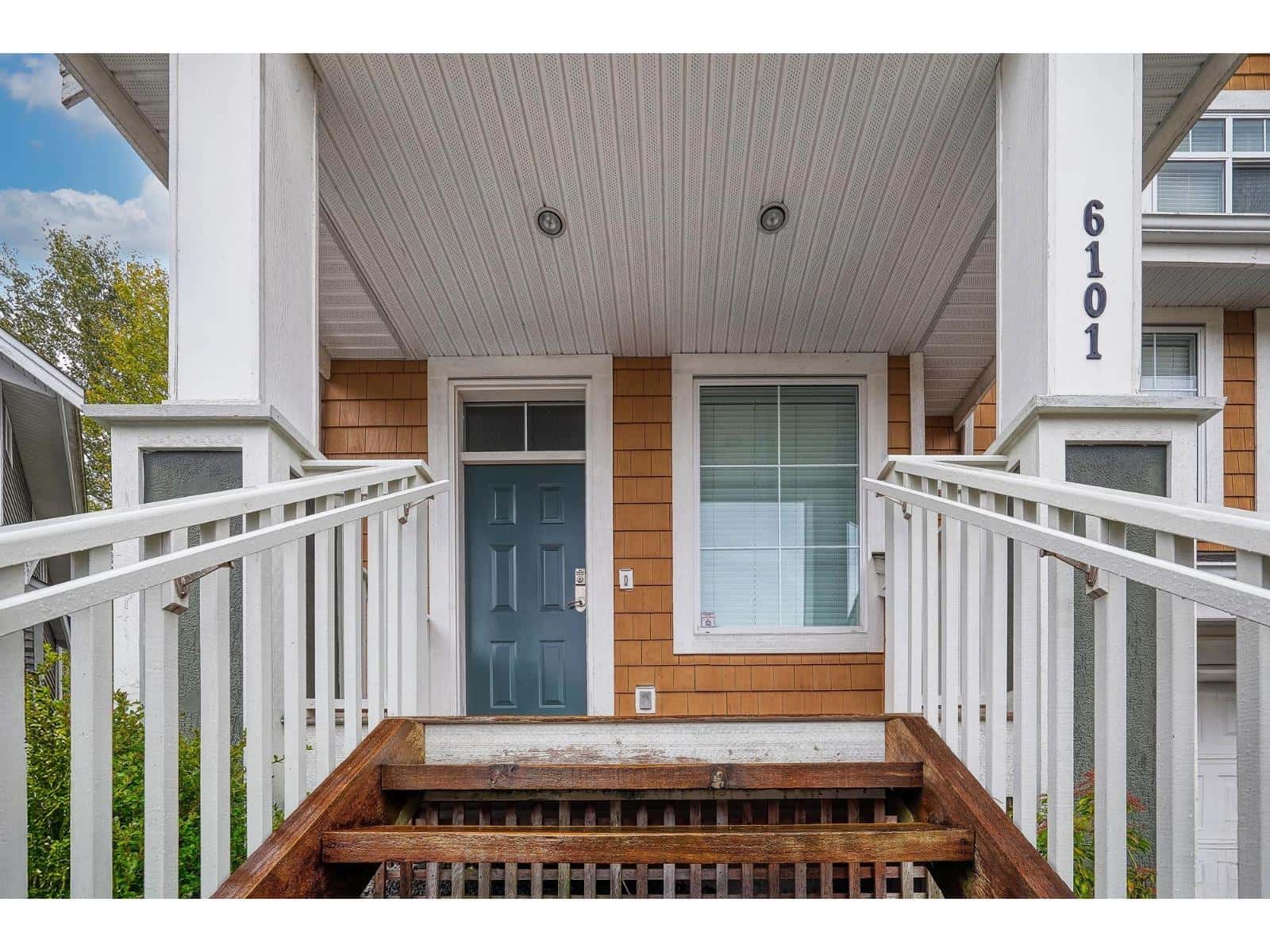 6101 151 STREET — Surrey, British Columbia - Photo 2 of 27