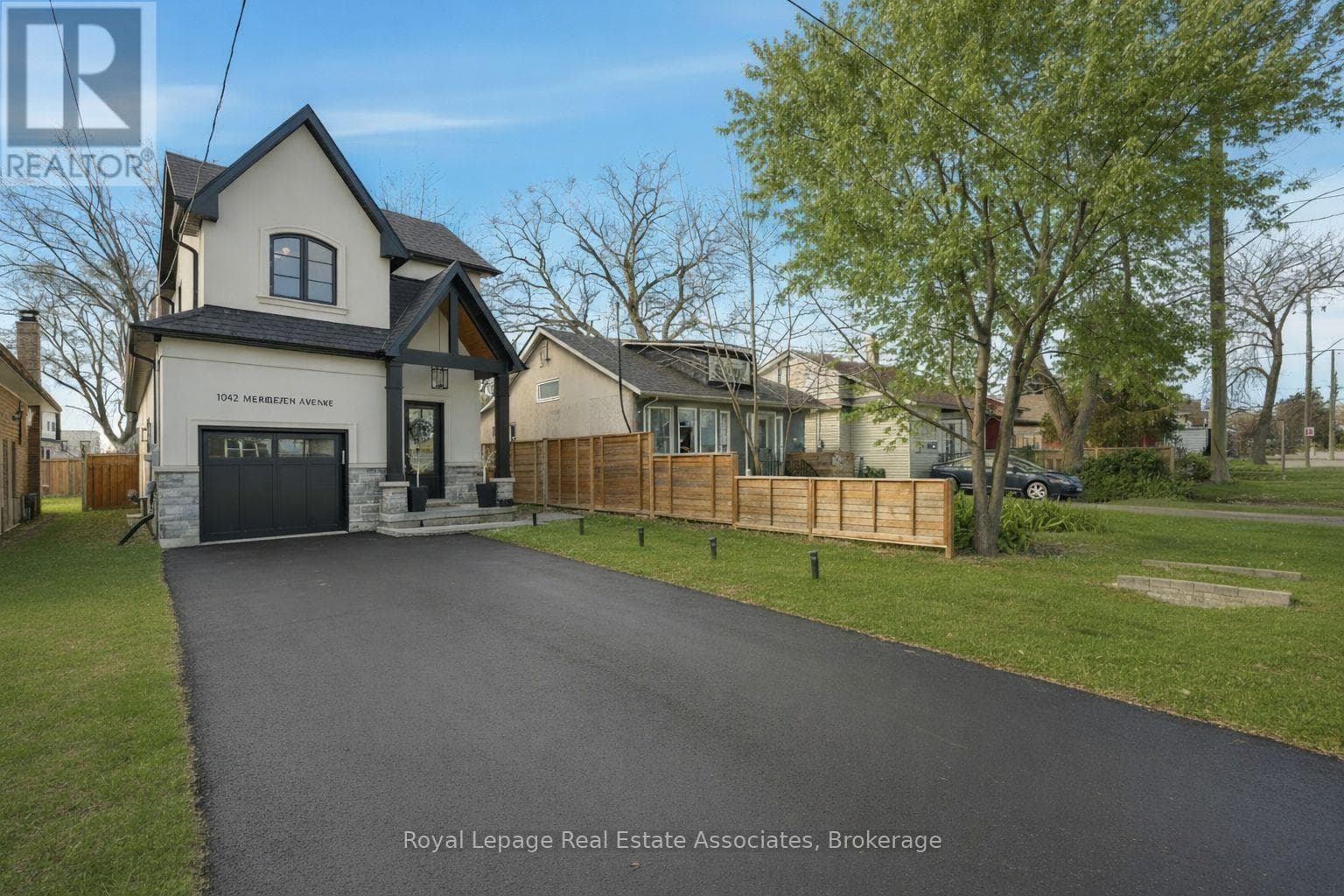 1042 MEREDITH AVENUE — Mississauga (Lakeview), Ontario - Main photo