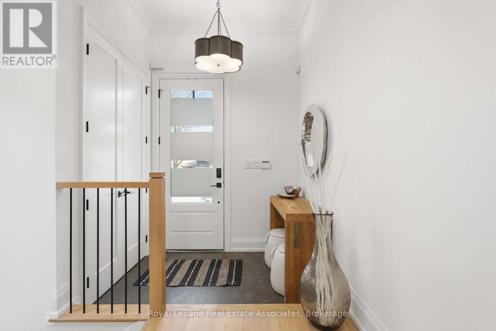 1042 MEREDITH AVENUE — Mississauga (Lakeview), Ontario - Photo 4 of 45