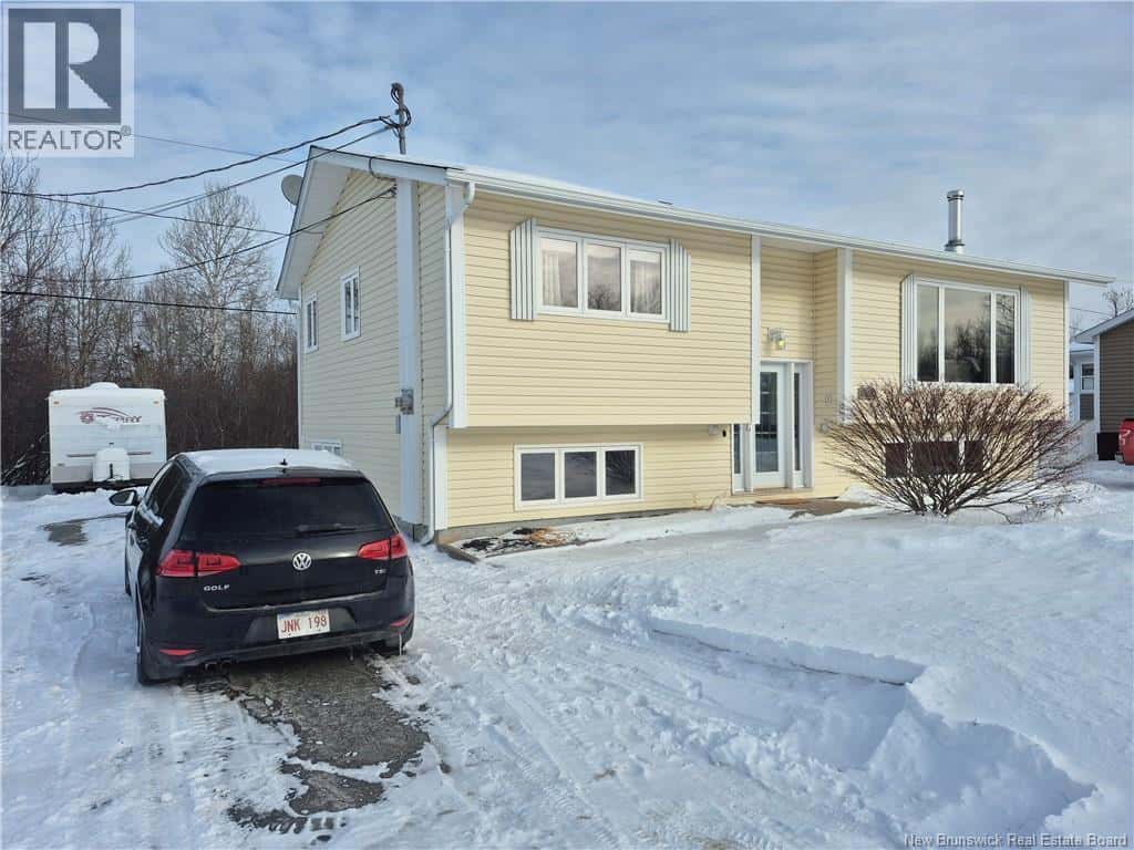 2045 Brideau — Bathurst, New Brunswick - Photo 3 of 25