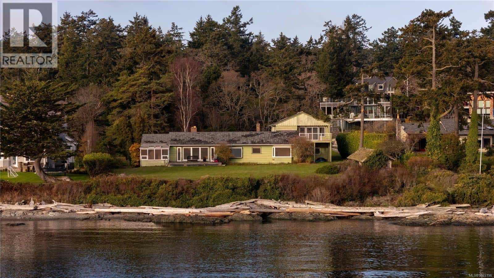 3901 Tudor Ave — Saanich, British Columbia - Photo 2 of 21