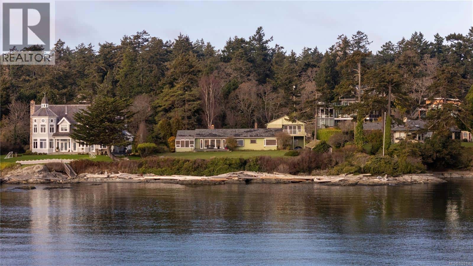 3901 Tudor Ave — Saanich, British Columbia - Photo 3 of 21