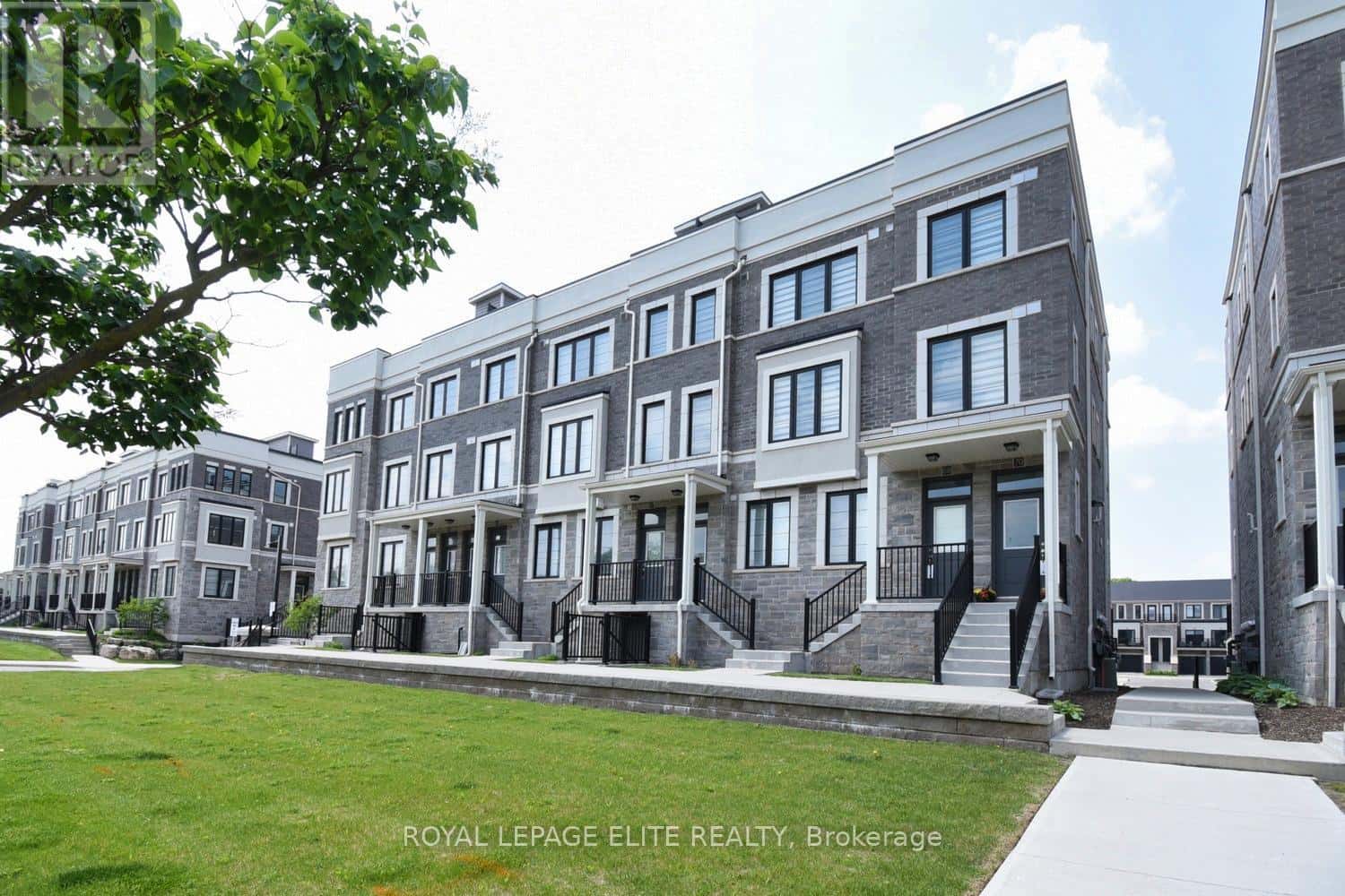 69 - 383 DUNDAS STREET E — Hamilton (Waterdown), Ontario - Photo 2 of 18