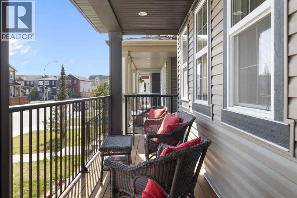 211 Evanscrest Way NW — Calgary, Alberta - Photo 2 of 34