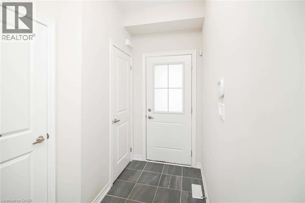 8 MIA Drive — Hamilton, Ontario - Photo 5 of 49