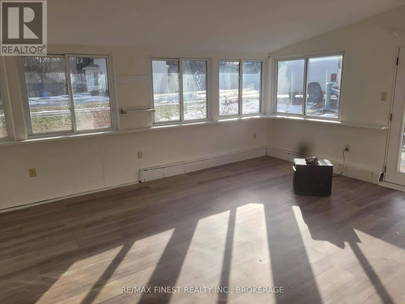 8 CATHERINE STREET — Prince Edward County (Picton Ward), Ontario - Photo 4 of 32