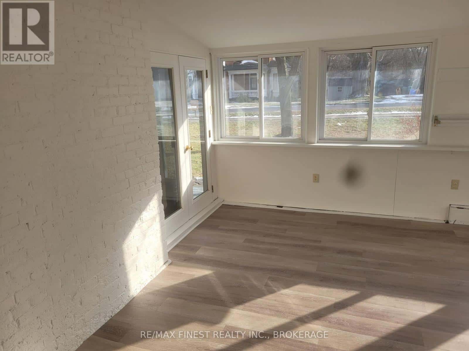 8 CATHERINE STREET — Prince Edward County (Picton Ward), Ontario - Photo 5 of 32