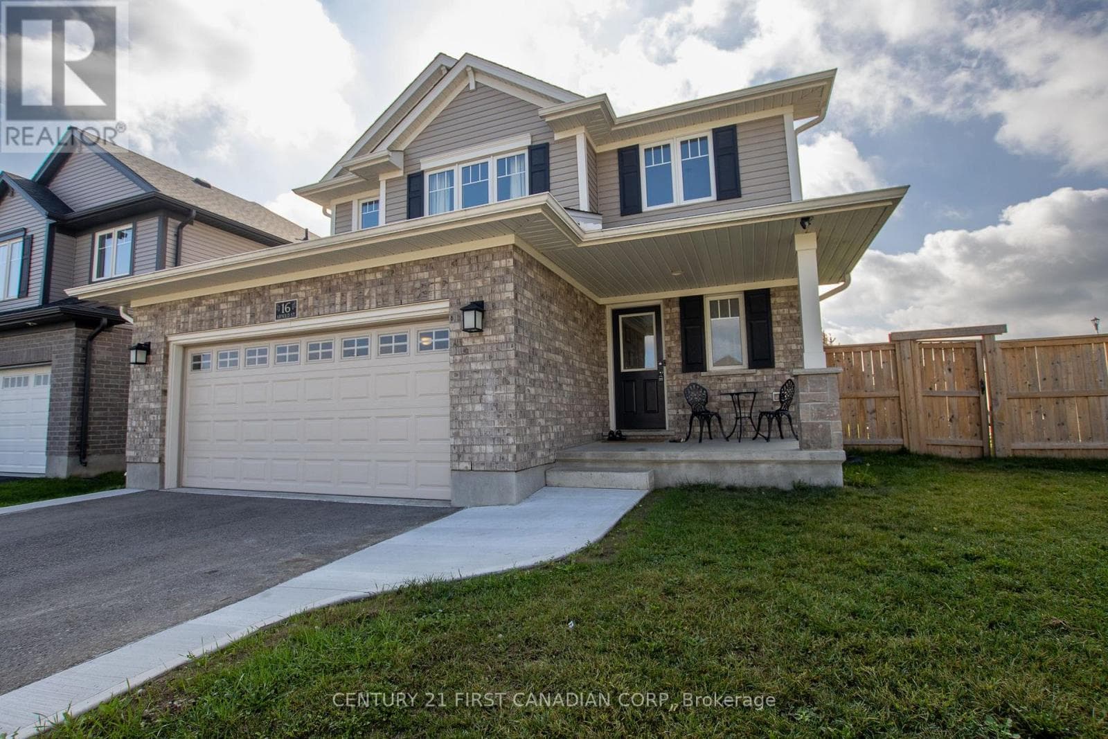 16 ARNOLD STREET — Tillsonburg, Ontario - Main photo