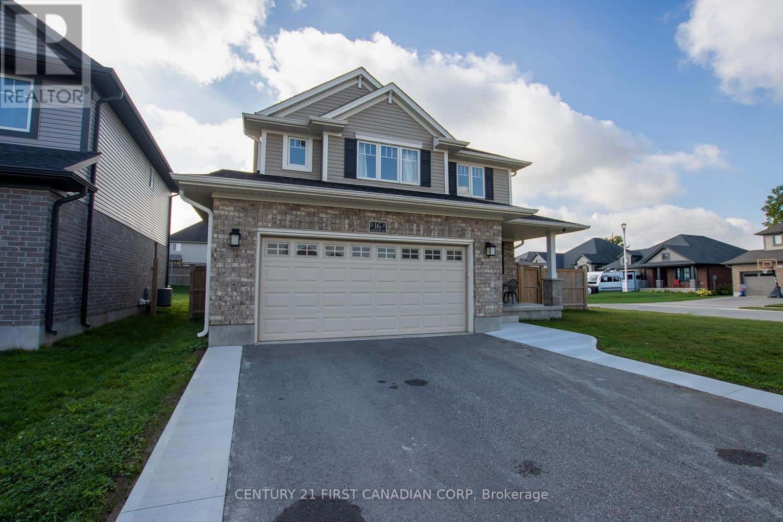 16 ARNOLD STREET — Tillsonburg, Ontario - Photo 2 of 33