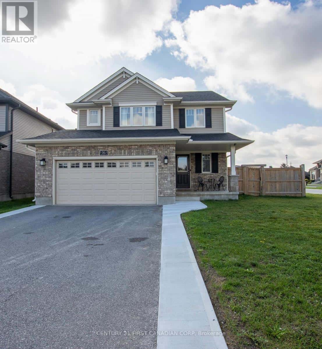 16 ARNOLD STREET — Tillsonburg, Ontario - Photo 3 of 33