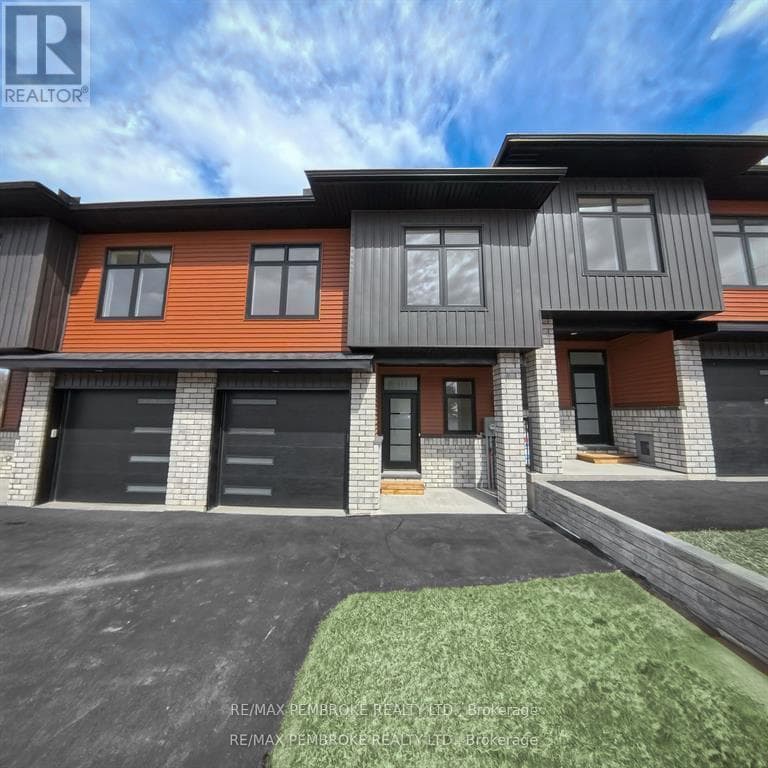 11 NORTHBROOK STREET — Petawawa, Ontario - Main photo