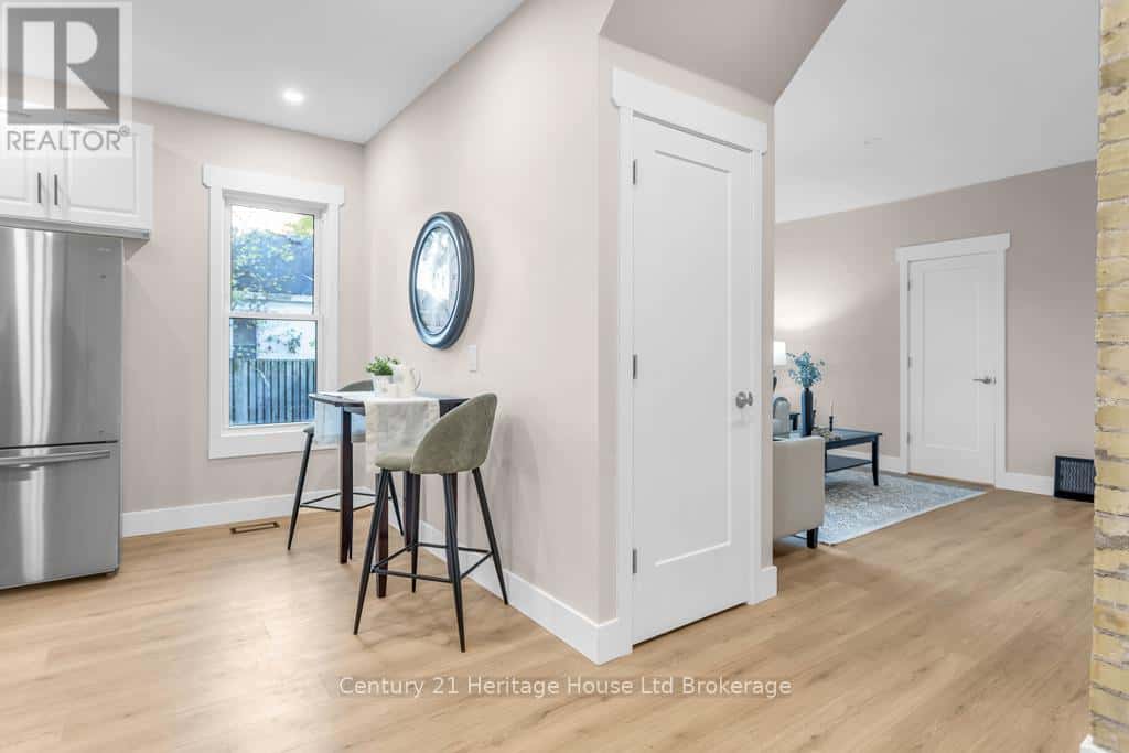 209 VICTORIA STREET — Ingersoll (Ingersoll - North), Ontario - Photo 5 of 37