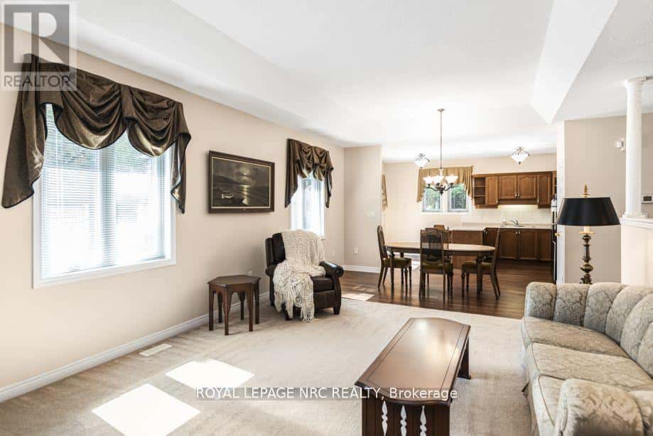 105 NORTHERNBREEZE STREET — Hamilton (Twenty Place), Ontario - Photo 5 of 44