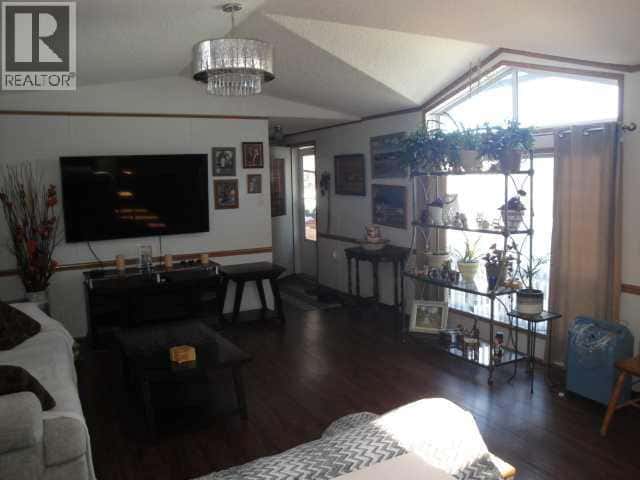 3307 31st Street S — Lethbridge, Alberta - Photo 4 of 19