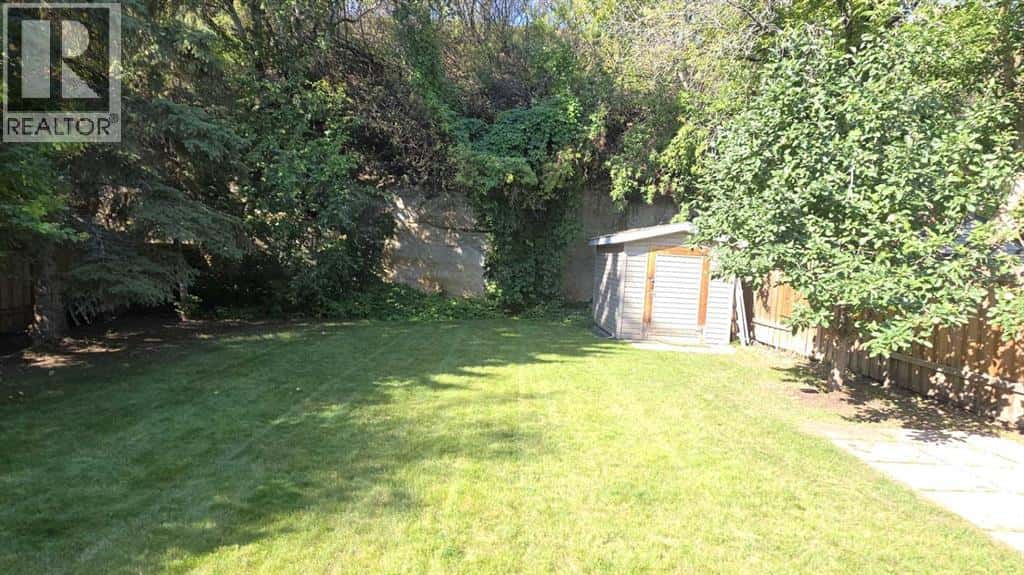 10722 91 Street — Peace River, Alberta - Photo 5 of 92