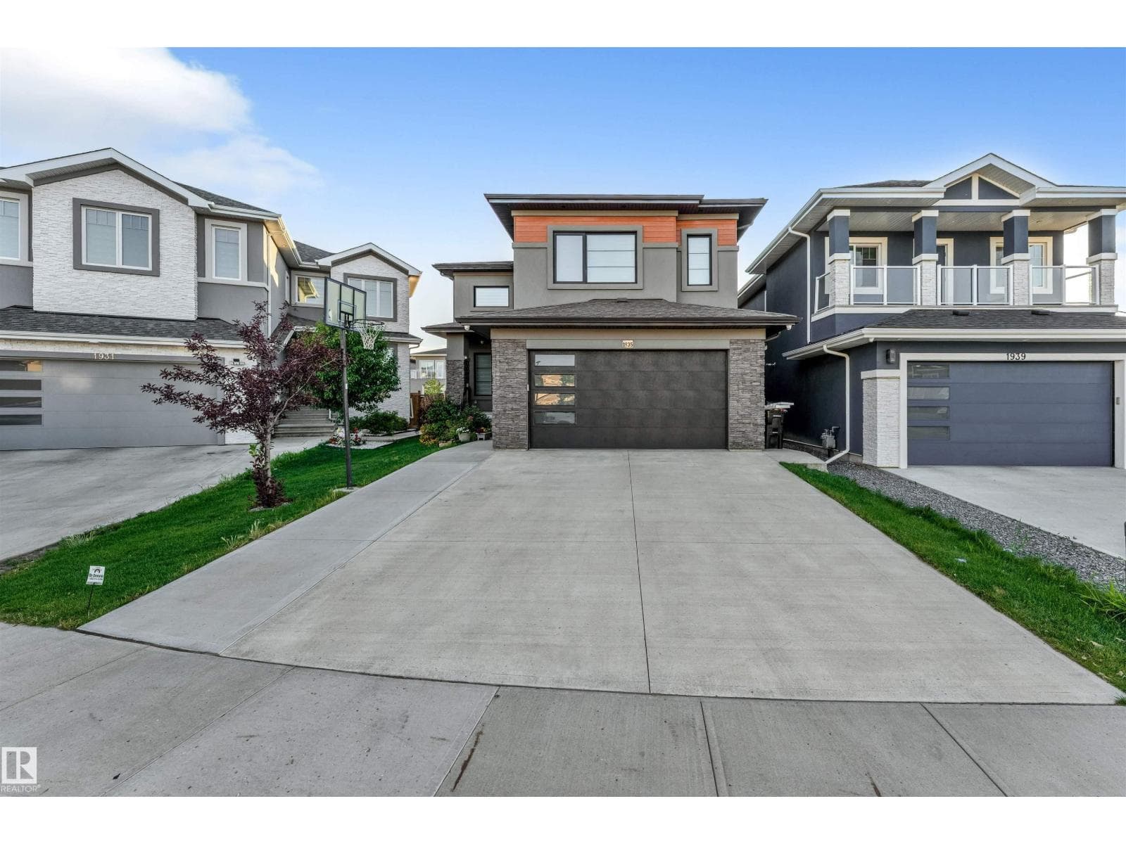 1935 19 AV NW — Edmonton, Alberta - Main photo