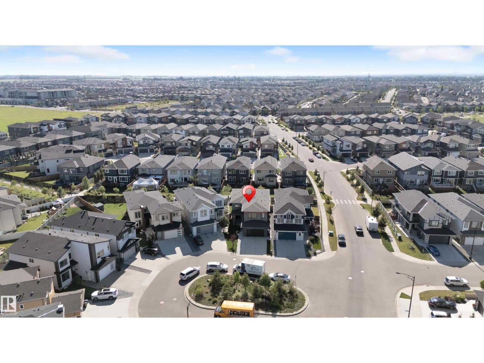 1935 19 AV NW — Edmonton, Alberta - Photo 5 of 68