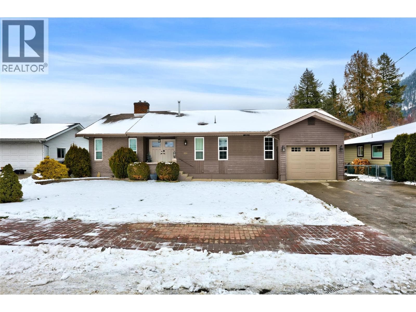229 ASPEN Drive — Chase, British Columbia - Main photo