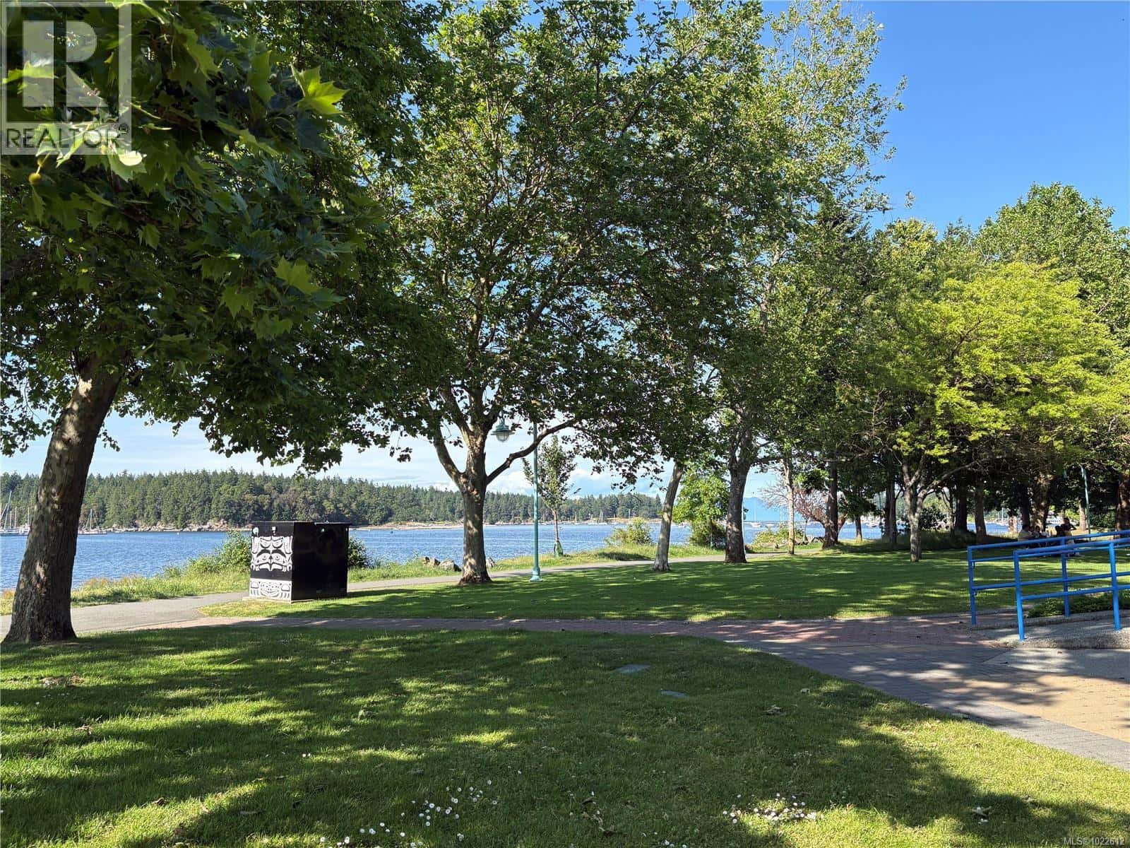 55 Comox Rd — Nanaimo, British Columbia - Photo 3 of 19