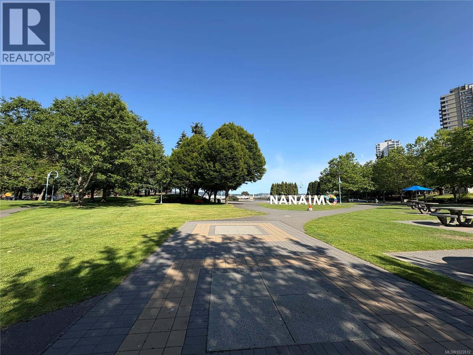 55 Comox Rd — Nanaimo, British Columbia - Photo 4 of 19