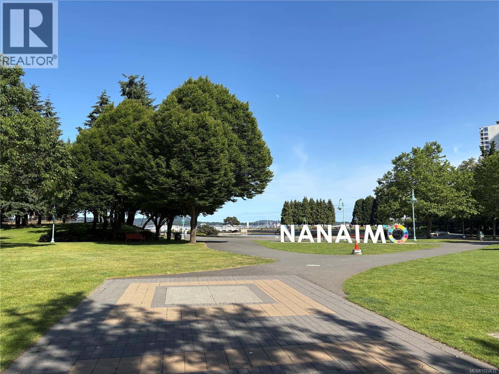 55 Comox Rd — Nanaimo, British Columbia - Photo 5 of 19