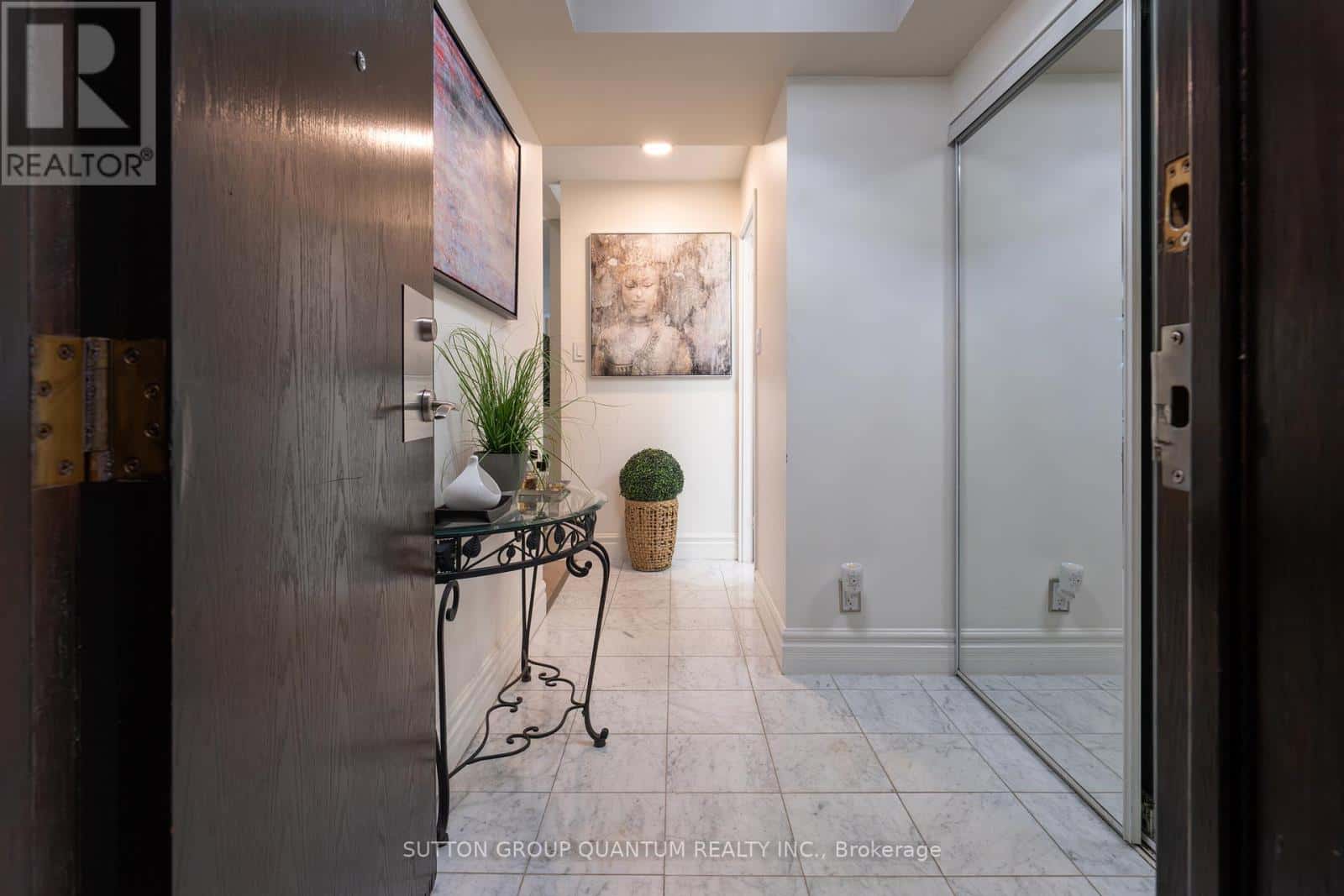 814 - 10 QUEENS QUAY W — Toronto (Waterfront Communities), Ontario - Photo 2 of 50