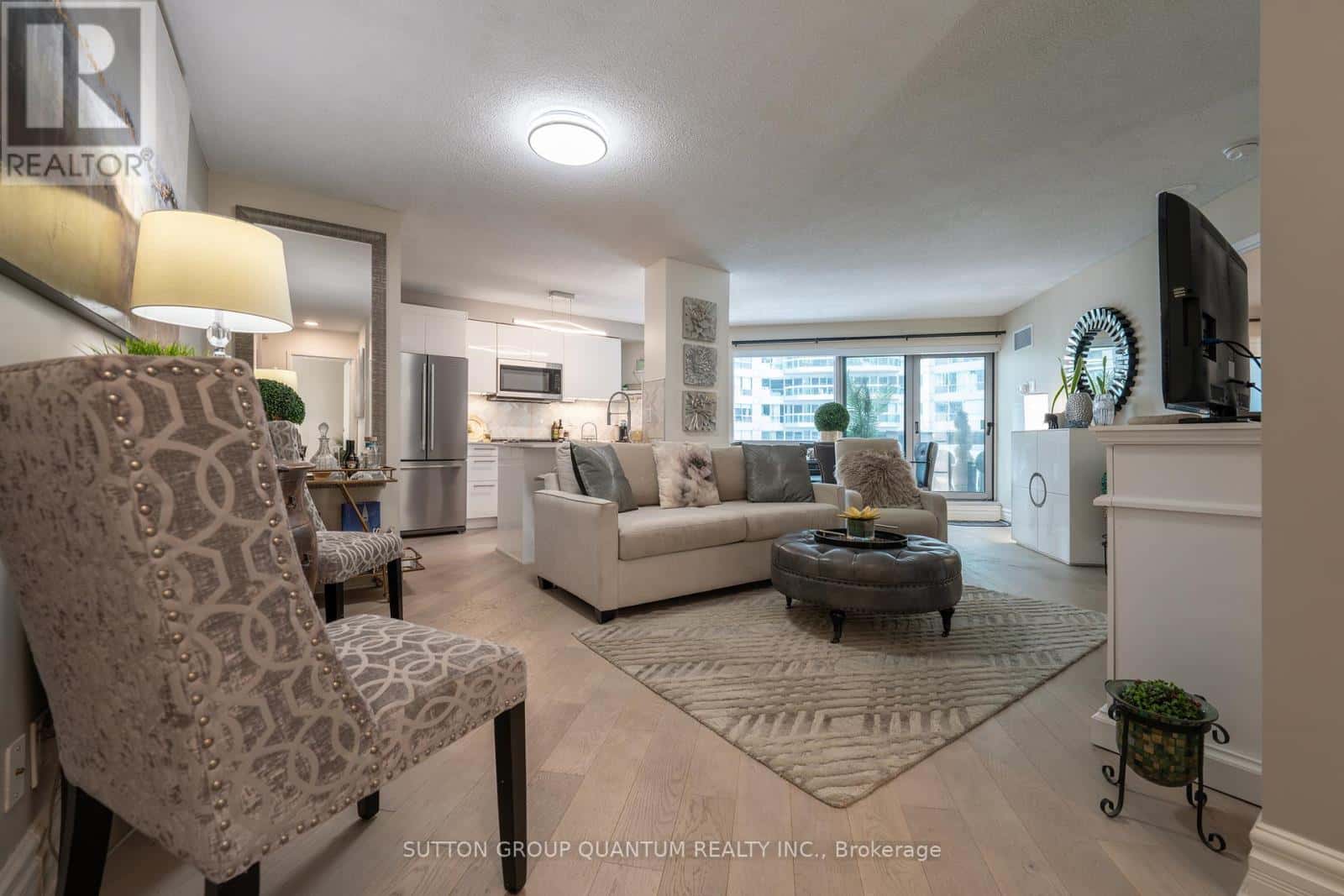 814 - 10 QUEENS QUAY W — Toronto (Waterfront Communities), Ontario - Photo 3 of 50