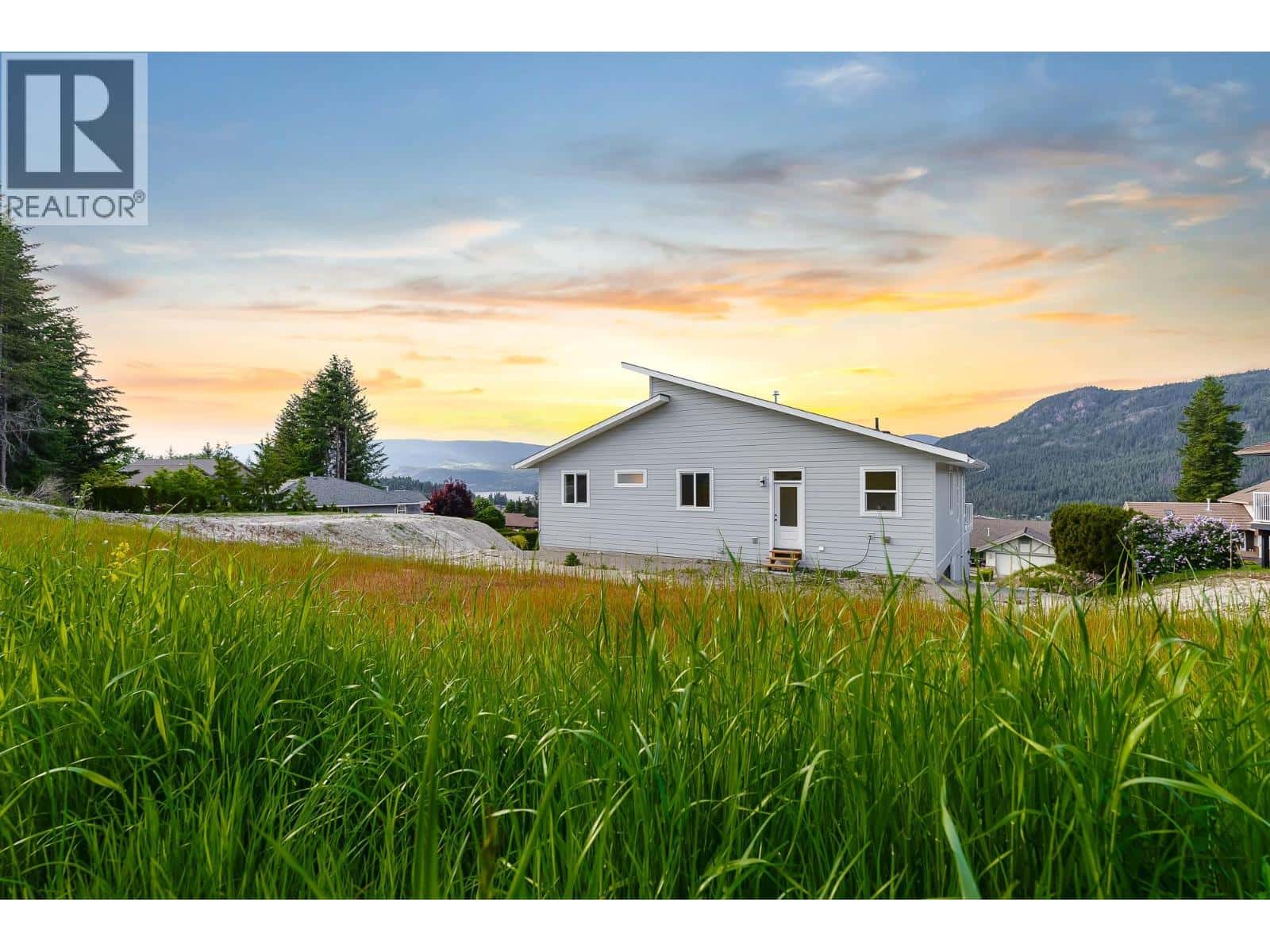 2594 Grand View Place — Blind Bay, British Columbia - Photo 5 of 48