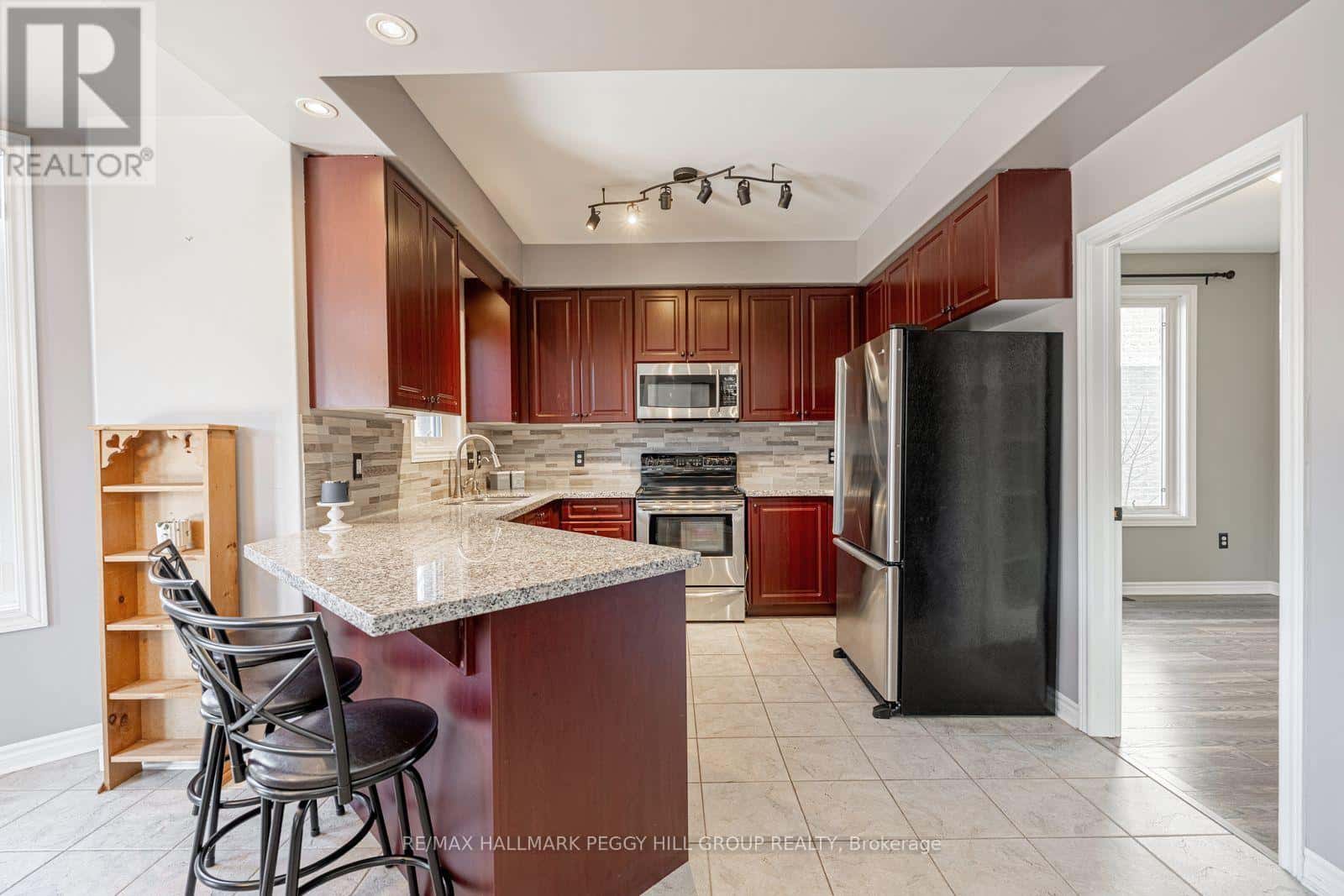 86 PENVILL TRAIL — Barrie (Ardagh), Ontario - Photo 2 of 20