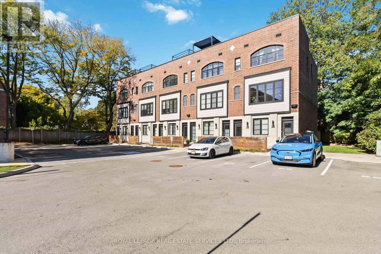 25 - 405 PLAINS ROAD E — Burlington (LaSalle), Ontario - Photo 3 of 45