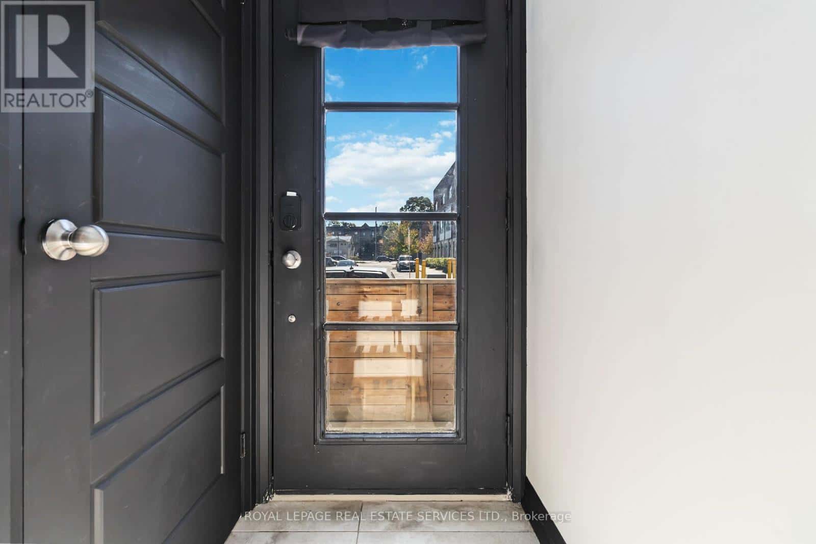 25 - 405 PLAINS ROAD E — Burlington (LaSalle), Ontario - Photo 5 of 45