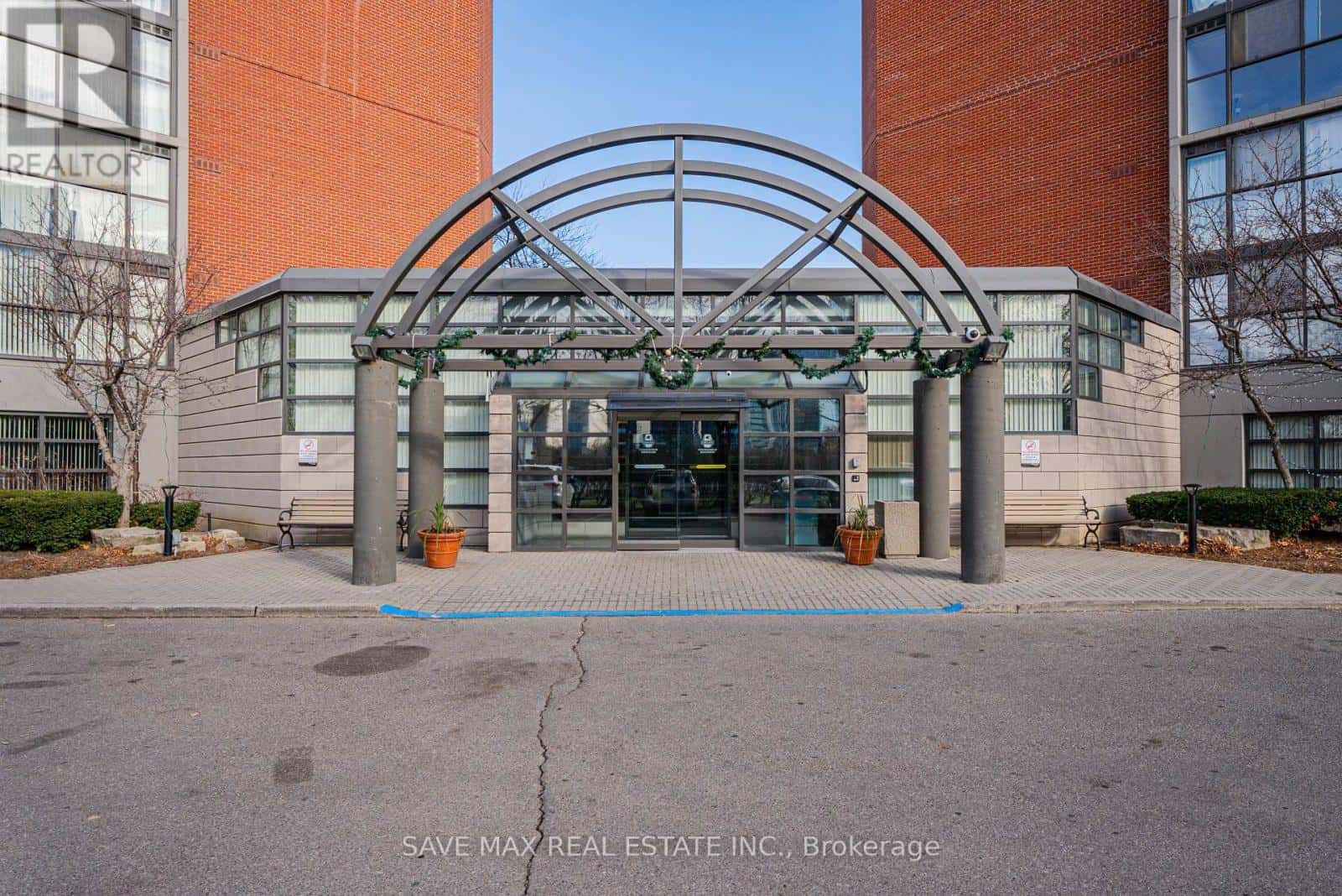 1705 - 4205 SHIPP DRIVE — Mississauga (City Centre), Ontario - Photo 3 of 26