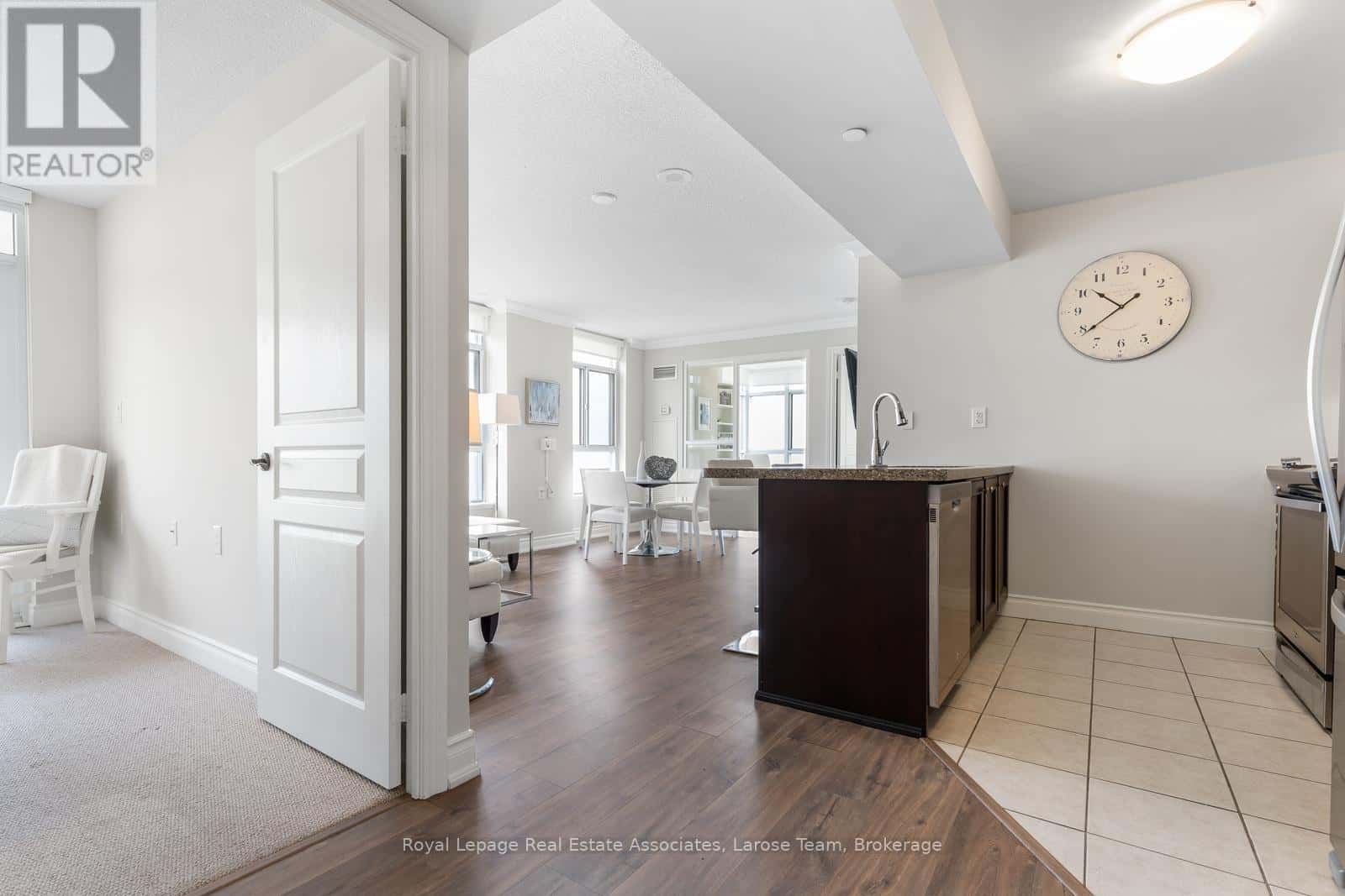 1108 - 3 MARINE PARADE DRIVE — Toronto (Mimico), Ontario - Photo 3 of 33