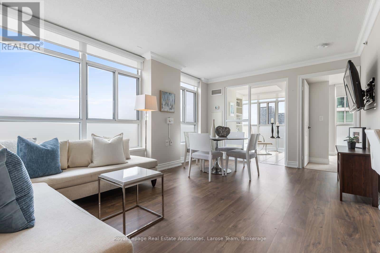 1108 - 3 MARINE PARADE DRIVE — Toronto (Mimico), Ontario - Photo 4 of 33