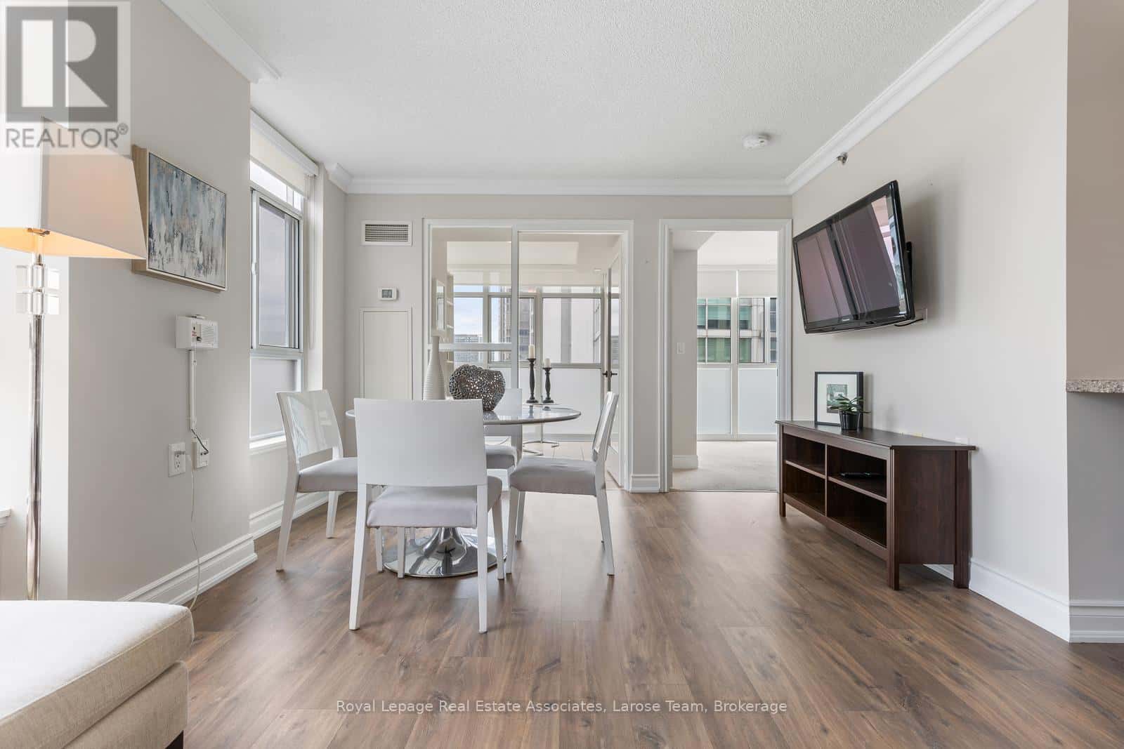 1108 - 3 MARINE PARADE DRIVE — Toronto (Mimico), Ontario - Photo 5 of 33