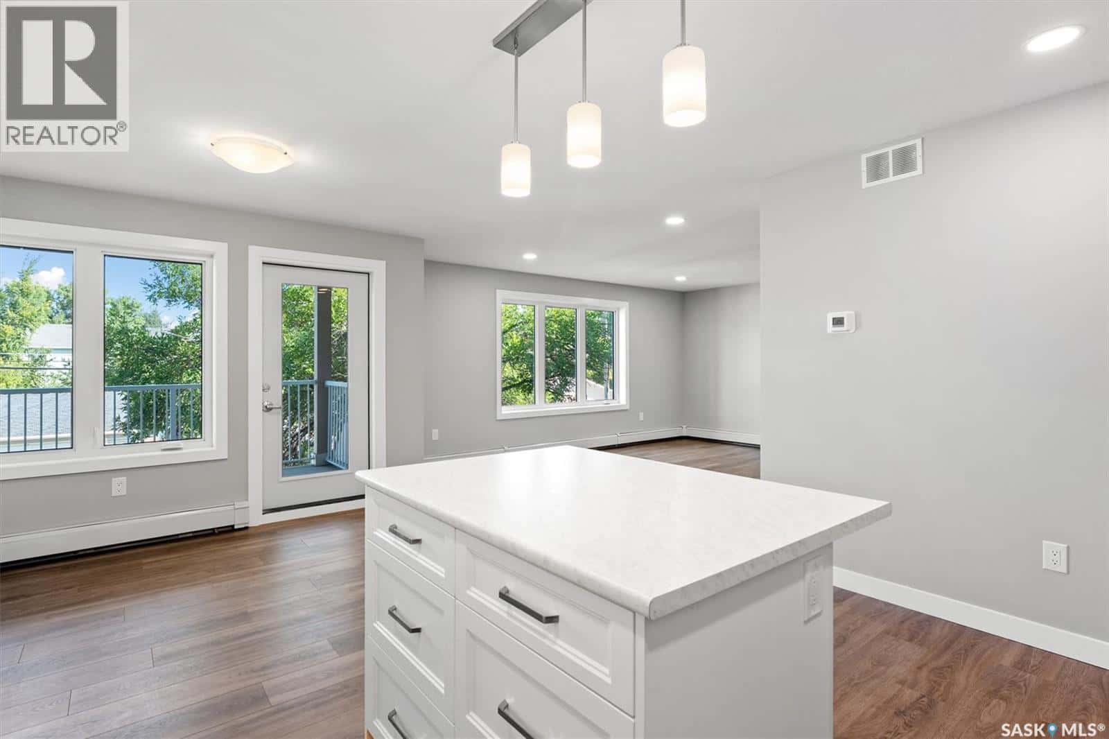 202 318 108th STREET W — Saskatoon, Saskatchewan - Photo 3 of 39