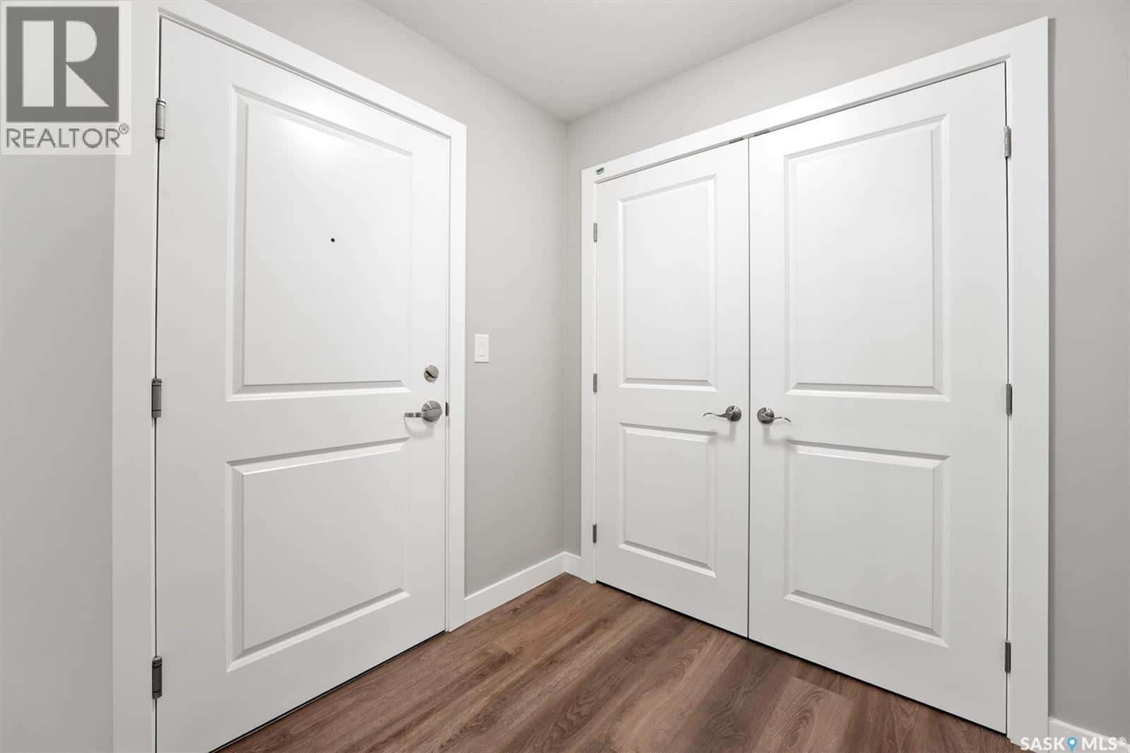 202 318 108th STREET W — Saskatoon, Saskatchewan - Photo 4 of 39