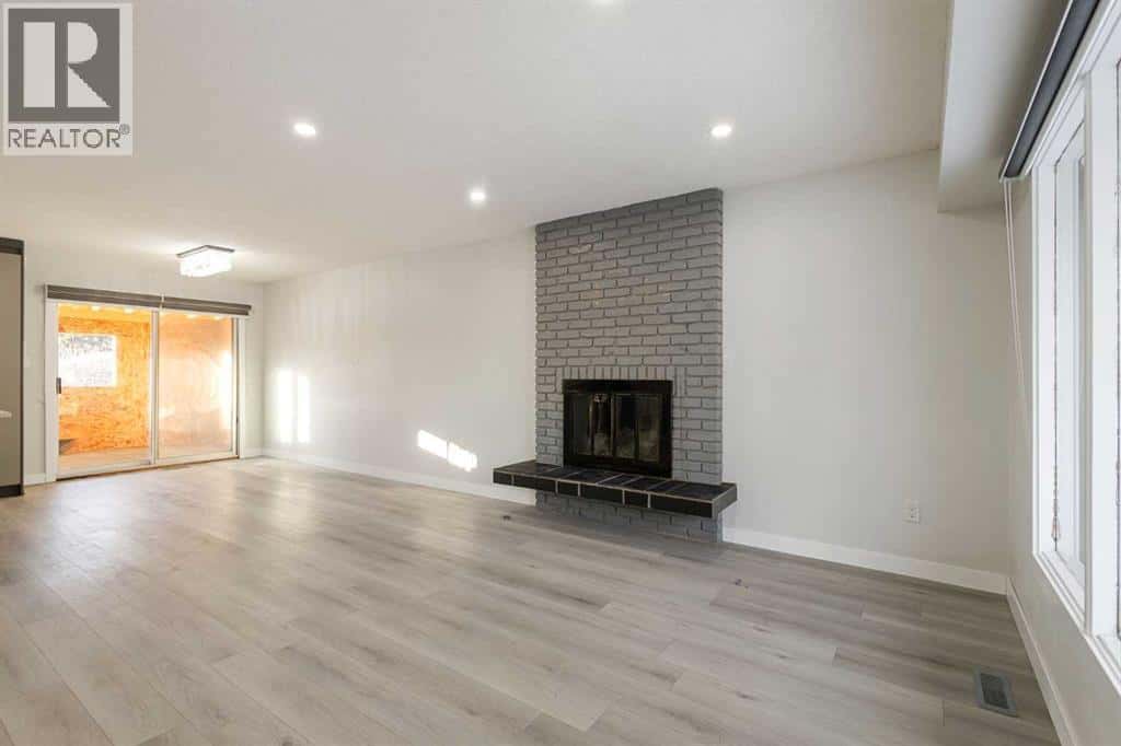 255 Rundleridge Drive NE — Calgary, Alberta - Photo 5 of 39