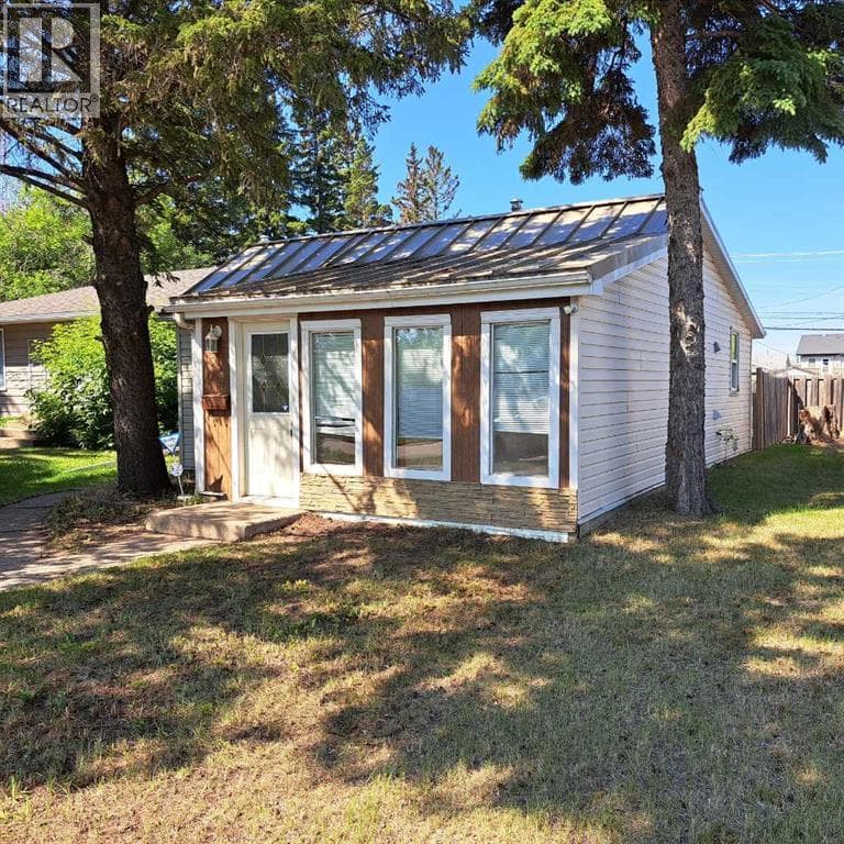 5308 49 Avenue — Lloydminster, Saskatchewan - Main photo