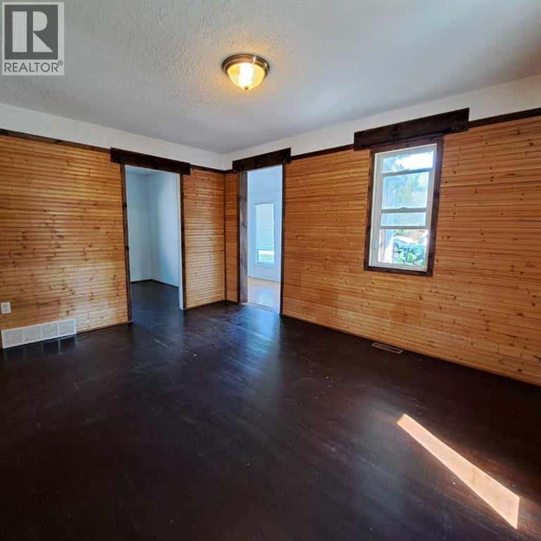 5308 49 Avenue — Lloydminster, Saskatchewan - Photo 3 of 17